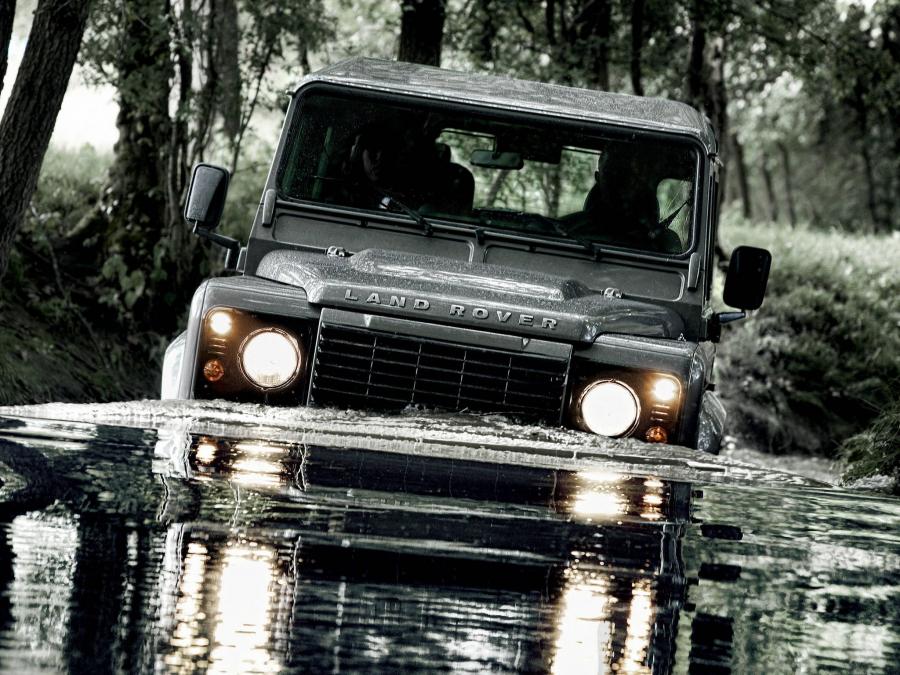  Land Rover Defender 90 Station Wagon 2007 года  (EU) (фото 24 из 25)